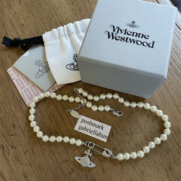 Vivienne Westwood Jewelry - Vivienne Westwood Lucrece Necklace Silver Tone